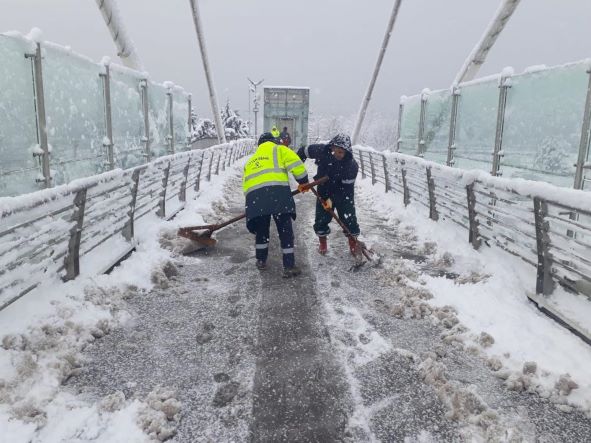 Kocaeli’de karla mücadele 7/24 sürüyor
