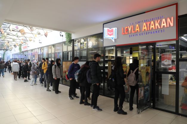 Leyla Atakan Şehir Kütüphanesi gençlerin birinci adresi oldu