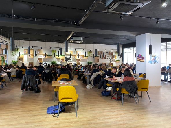 Leyla Atakan Şehir Kütüphanesi gençlerin birinci adresi oldu