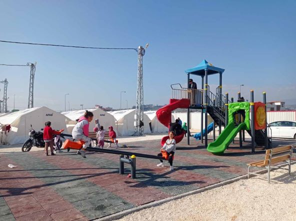 ‘’Çocuklar gülerse dünya güler’’