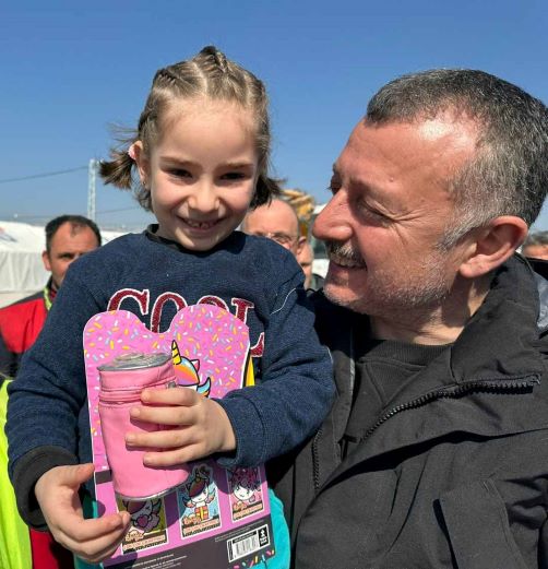 ‘’Çocuklar gülerse dünya güler’’