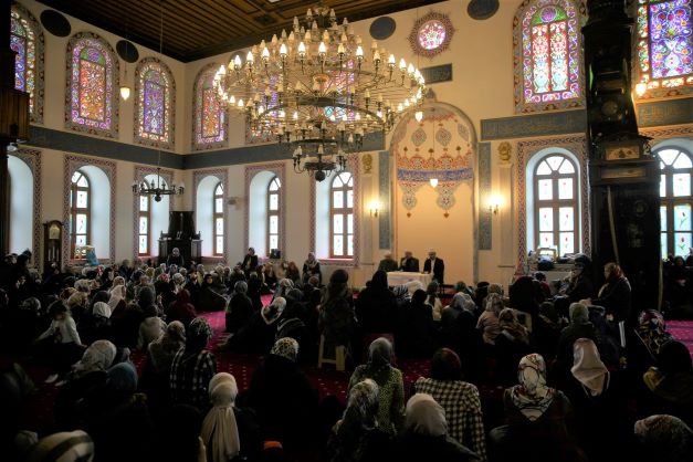Depremde hayatını kaybedenler için mevlit