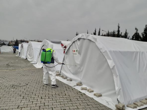 Gölcük Belediyesi Deprem Bölgesinde Çalışmalarını Sürdürüyor