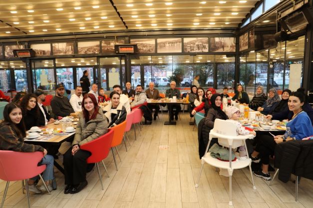 İzmitlilerin iftar için ilk tercihi Gülümse Kafe oldu
