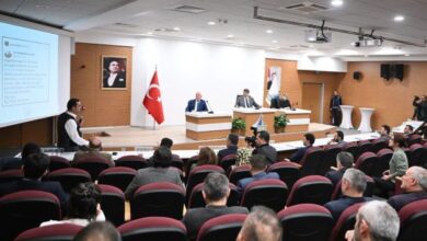 Kartepe Meclisinde Deprem Şehitlerine Saygı Duruşu