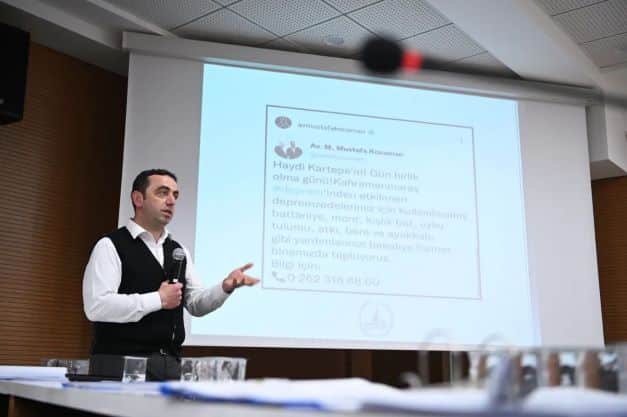 Kartepe Meclisinde Deprem Şehitlerine Saygı Duruşu