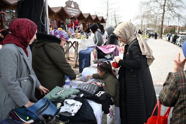 Kartepeli kadınlardan el emekleriyle destek