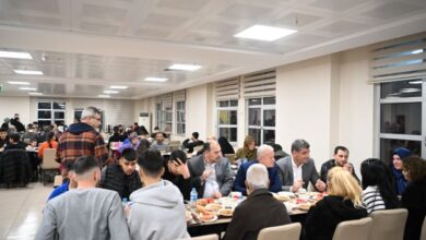 Kocaman İlk İftarı Deprem Misafirleriyle Yaptı