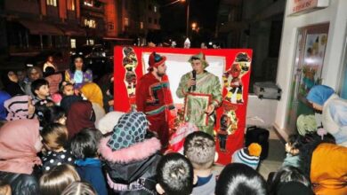 Körfezli çocuklar Hacivat-Karagöz ile eğlendi-