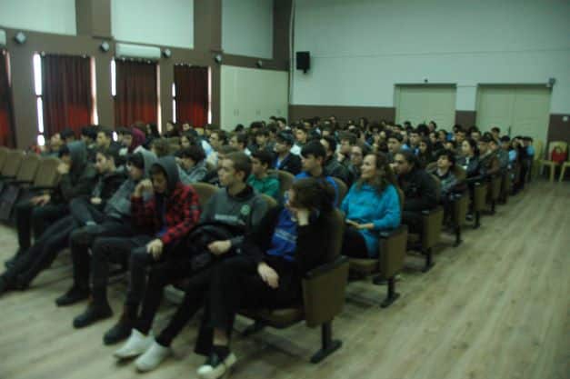 Sabancı Mesleki ve Teknik Anadolu Lisesi Bilişim Teknolojileri öğrencileri, etkinliğe ilgi gösterdi.
