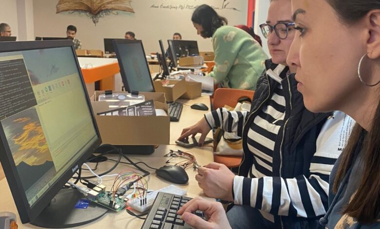 99 robotik eğitmene kodlama eğitimi