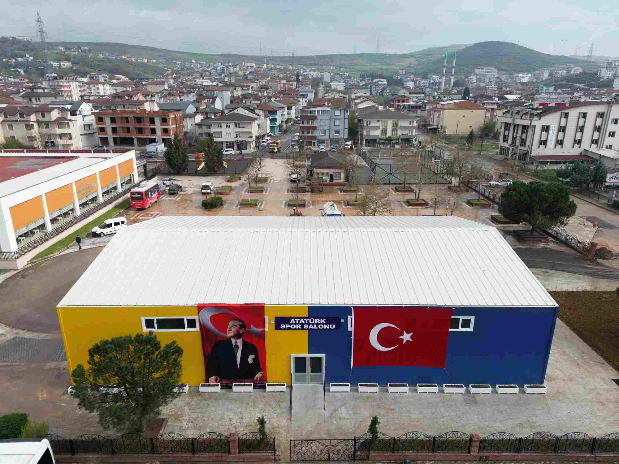 Atatürk Spor Salonu’nu görkemli bir törenle açıldı