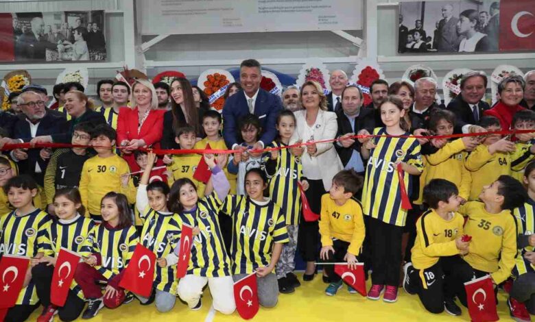 Atatürk Spor Salonu’nu görkemli bir törenle açıldı