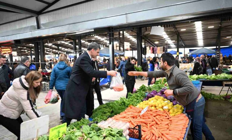 Başkan Kocaman Pazar Alışverişinde