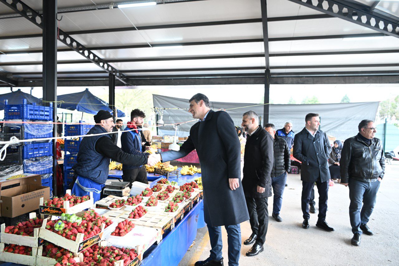 Başkan Kocaman Pazar Alışverişinde