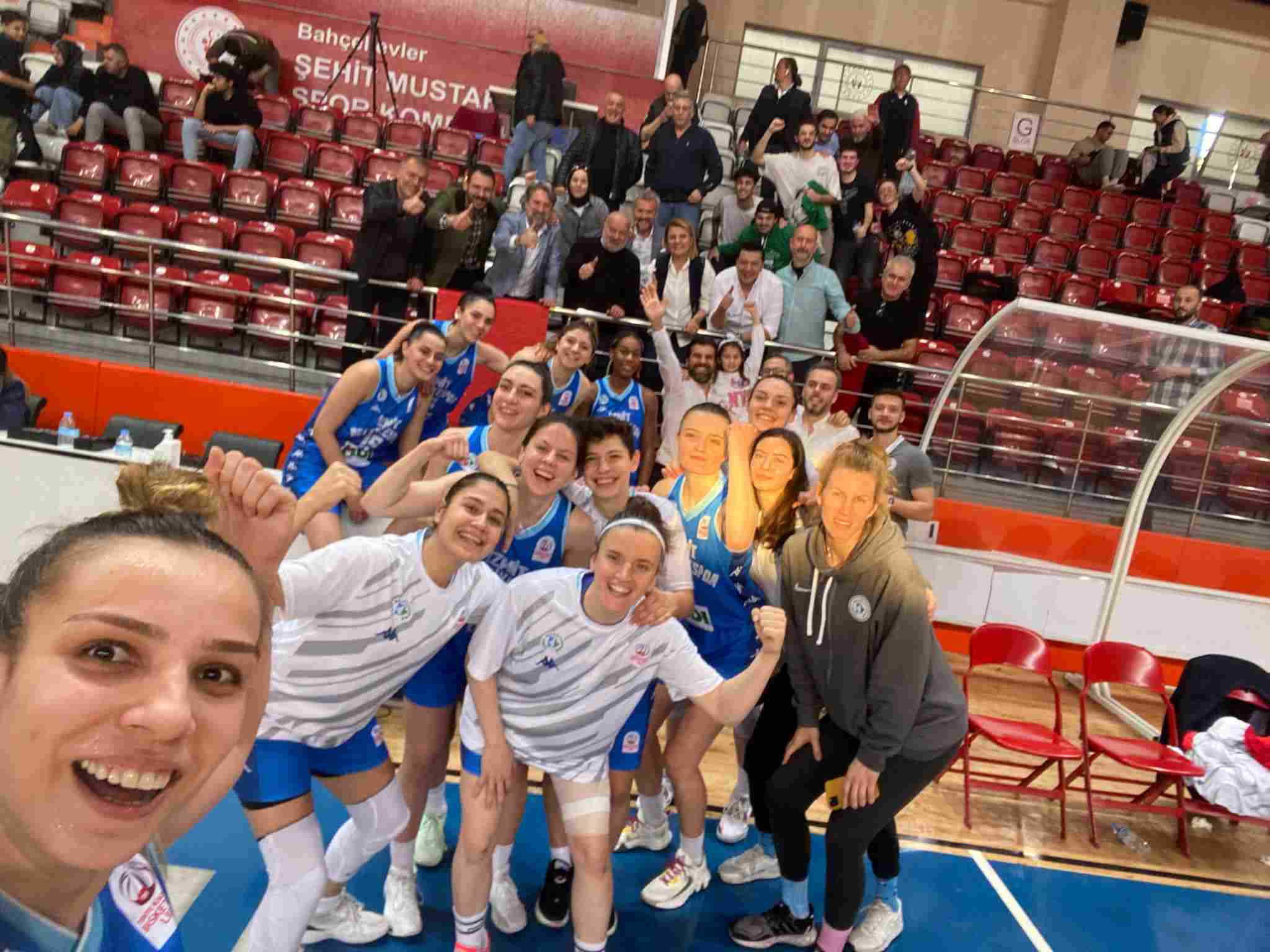 İzmitli Periler yarı finalde