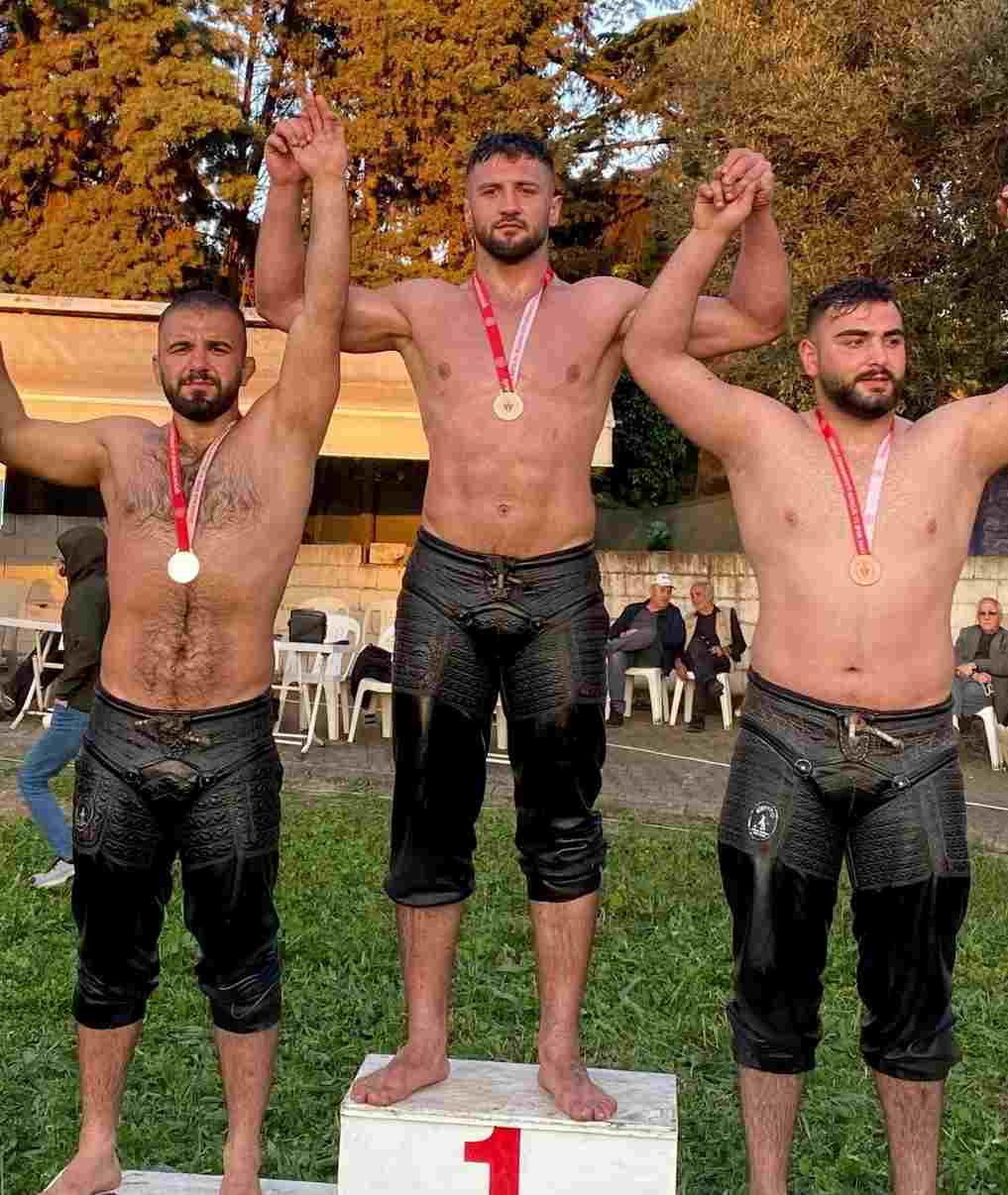 İzmitli pehlivanlar Yalova’da madalyaları topladı