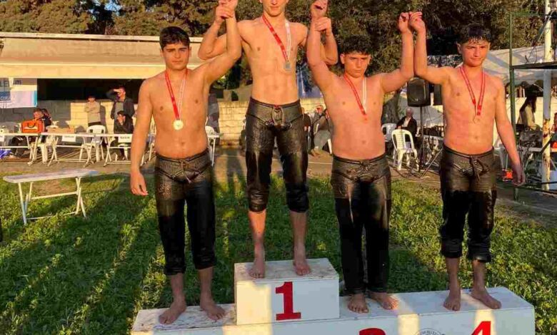 İzmitli pehlivanlar Yalova’da madalyaları topladı