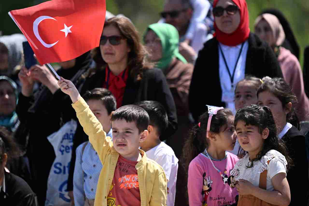Kartepe Kent Meydanı’nda 23 Nisan Coşkusu