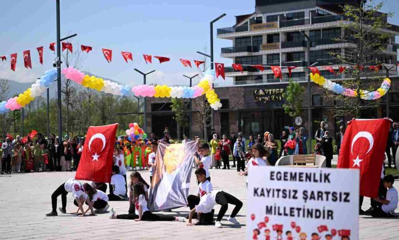 Kartepe Kent Meydanı’nda 23 Nisan Coşkusu