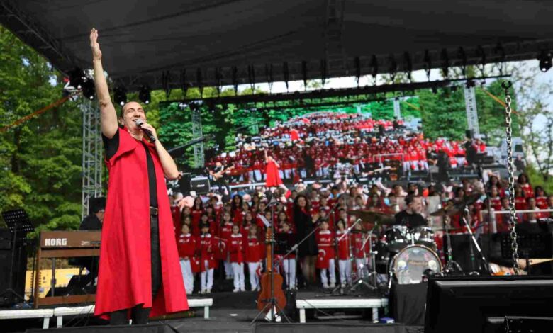 Kıraç ve 100. Yıl Korosu, bayrama coşku kattı