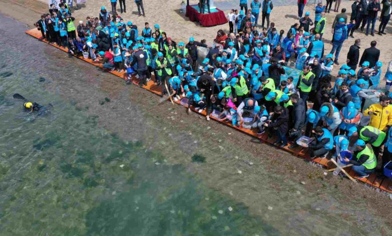 Tavşancıl sahilinden 6 bin yavru balık İzmit Körfezine salındı