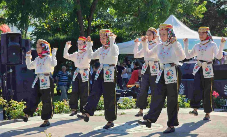 13. Bahar Şenliği Kavaklı Sahili Anfide Başladı