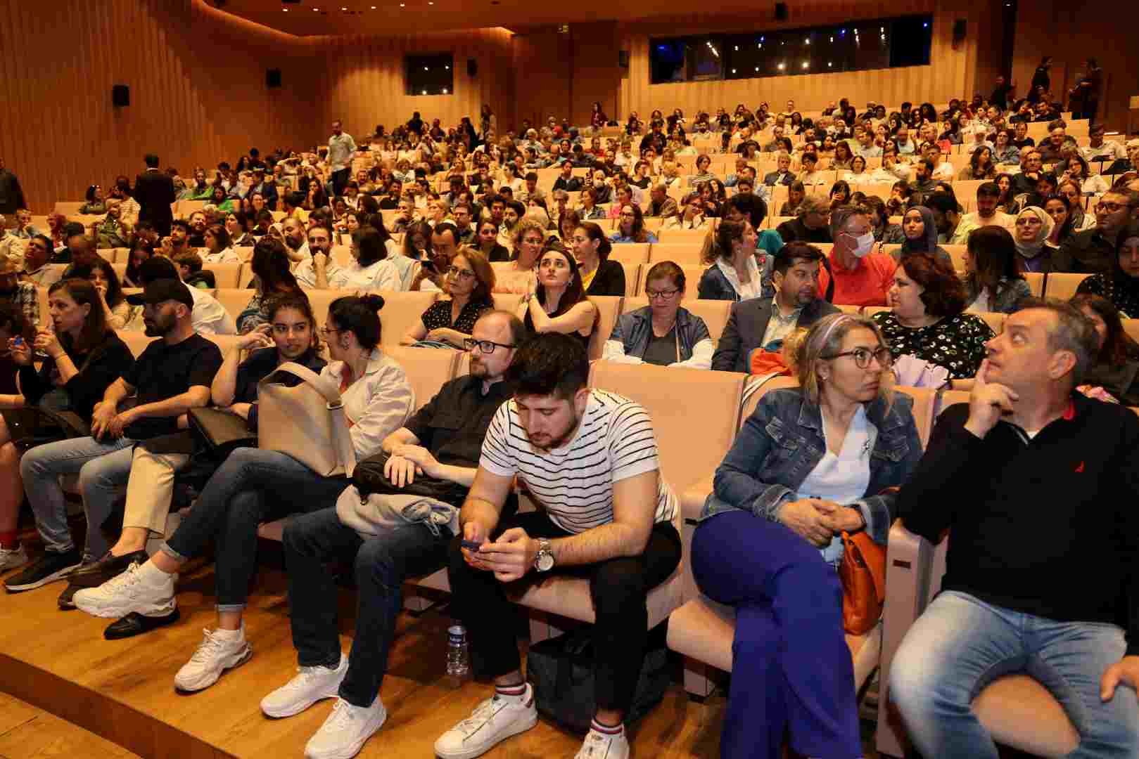 Vişne Bahçesi, İstanbul AKM’den tam not aldı