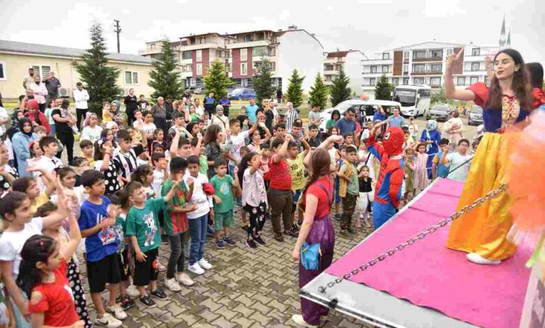 Kartepeli çocuklar gönüllerince eğlendi