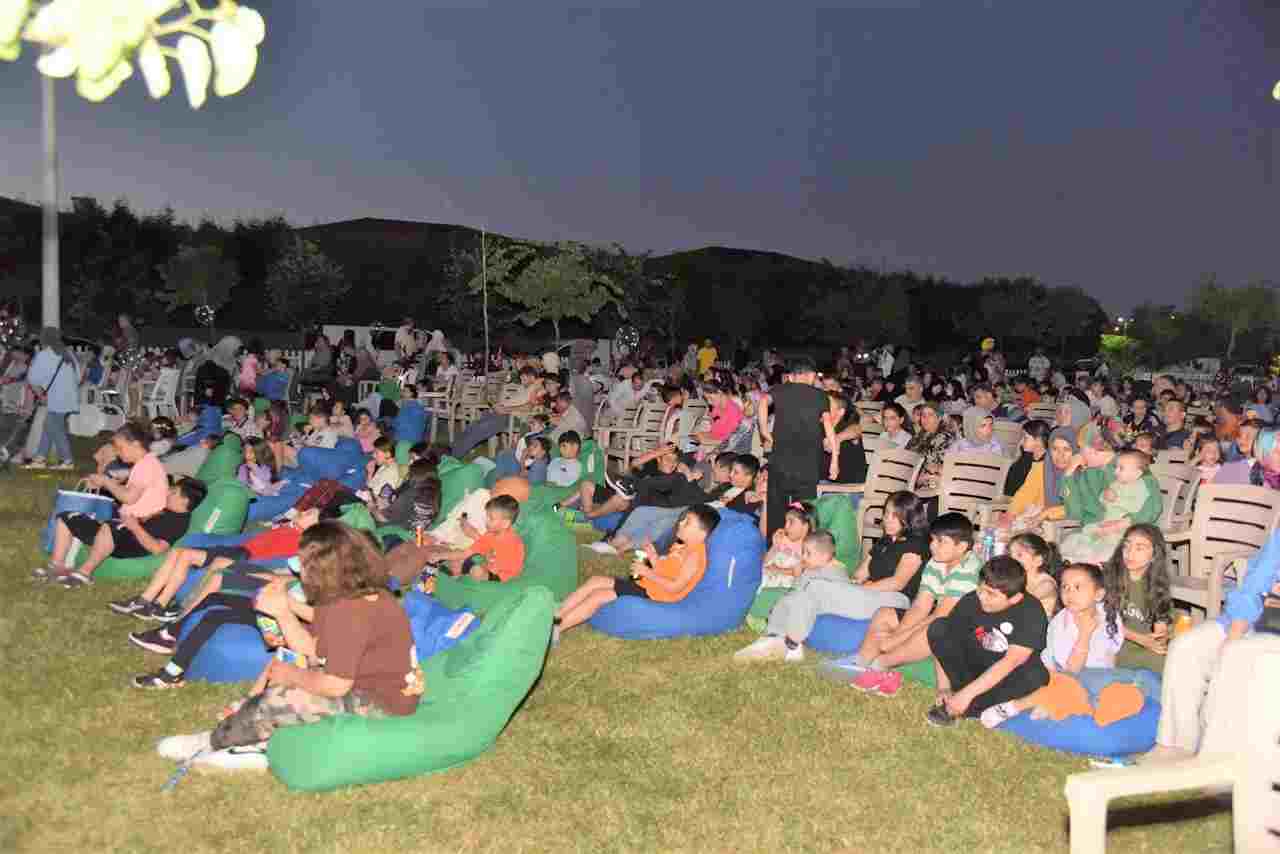 Kartepeli çocuklar gönüllerince eğlendi