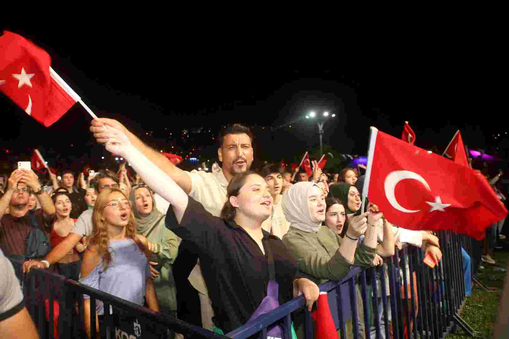 Büyük Zaferin 101. yıldönümünde Fettah Can coşkusu