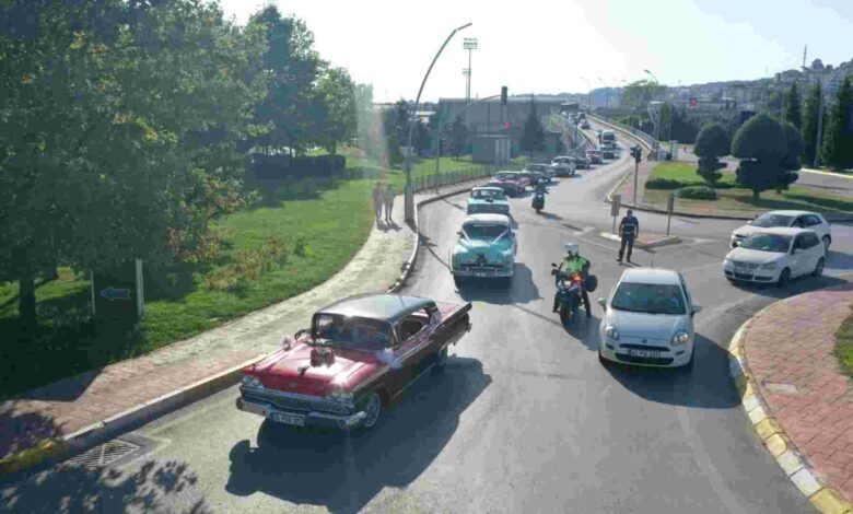 Kente neşe saçan en renkli konvoy