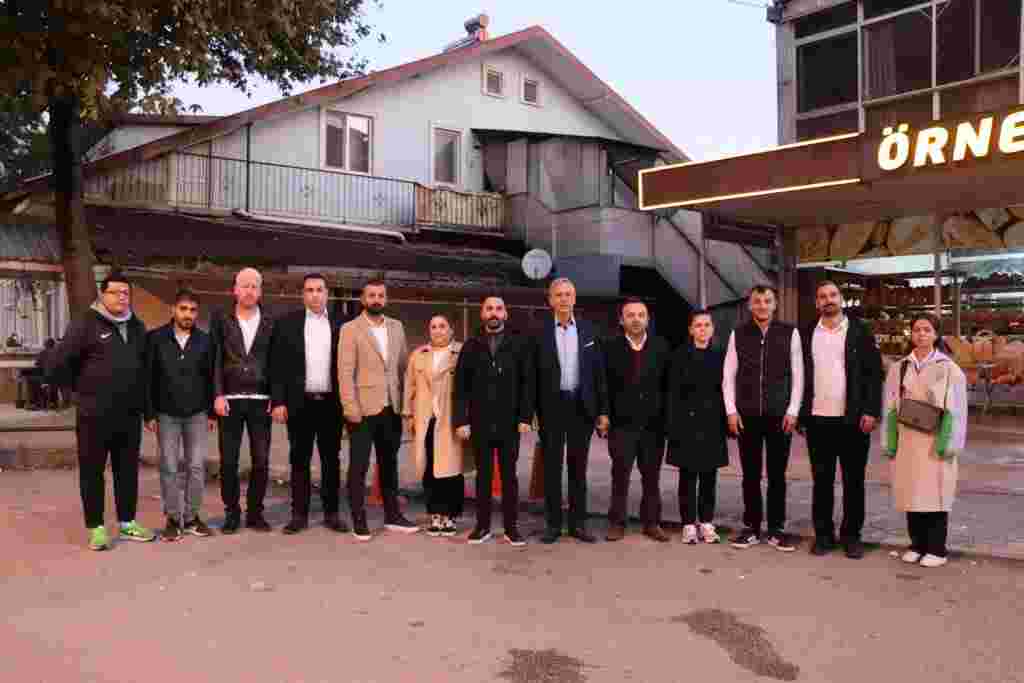 İzmit Çınar Ekibi her sabah erken saatlerde emekçilerle buluşmaya devam ediyor