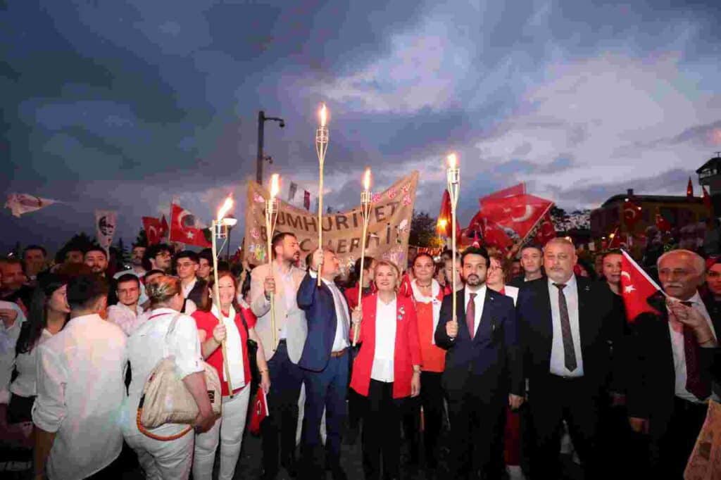 100. Yıl Kortejine binlerce Cumhuriyet aşığı katıldı