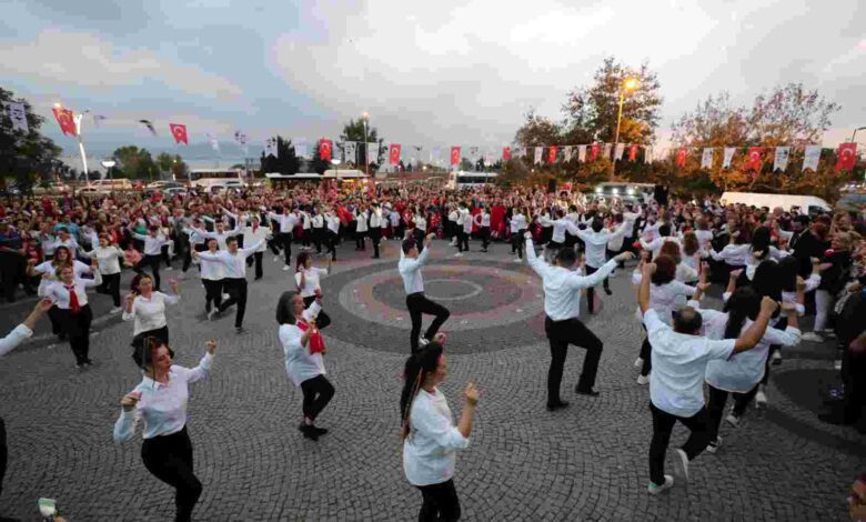 Kültür Tepesinde özel zeybek gösterisi