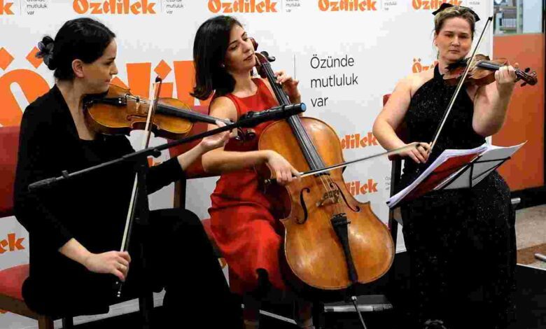 Özdilek Kocaeli Cumhuriyetimizin 100. yılını Coşku İle Kutladı