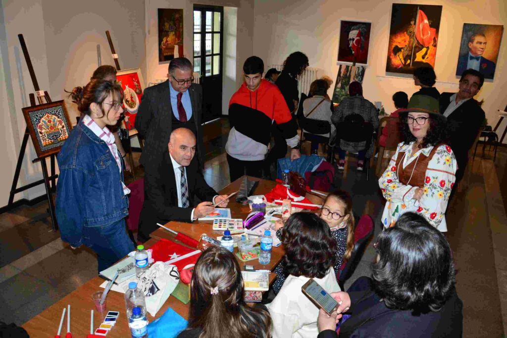 10 Kasım’a Özel Canlı Resim Performansı