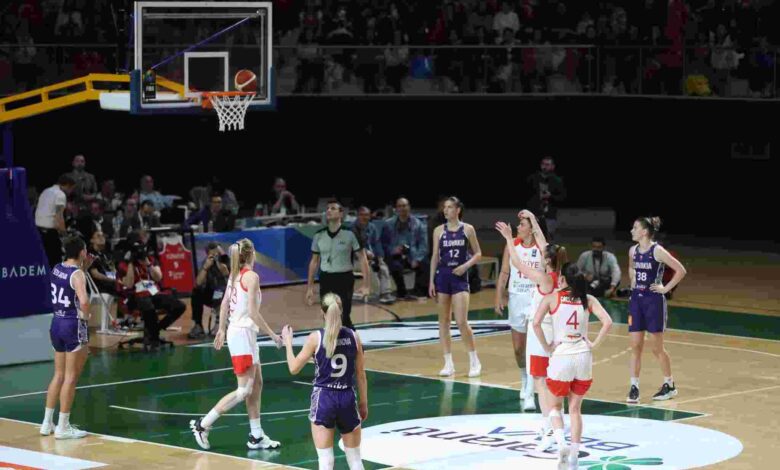 A Milli Kadın Basketbol Takımı İzmit’te farklı kazandı