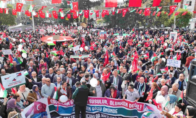 Gölcük’te binlerce kişi Filistin için yürüdü