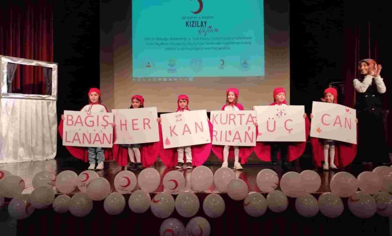 Öğrencilerin Kızılay Haftasına Özel Oyunu Alkış Aldı