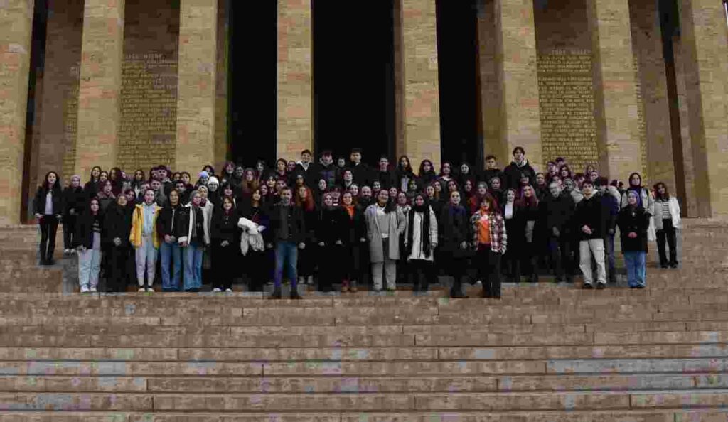 Çınar Akademi öğrencileri Anıtkabir’i ziyaret etti