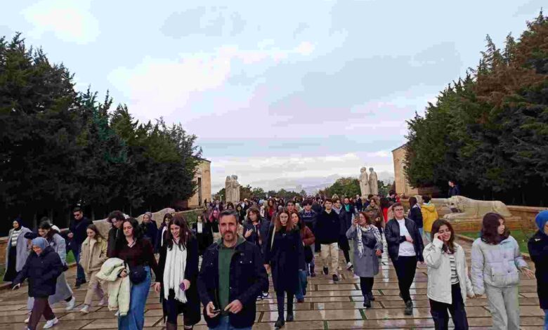 Çınar Akademi öğrencileri Anıtkabir’i ziyaret etti