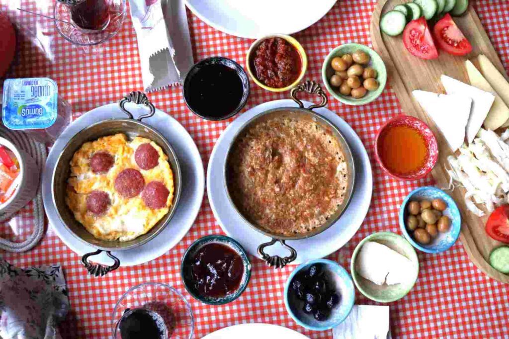 Çınar Kahvaltı Evi kış mevsiminde de misafirlerini ağırlamaya devam ediyor