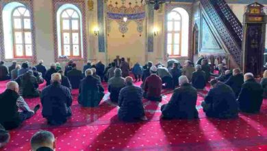 12 şehidimiz için Mevlid-i Şerif okutup helva dağıttı