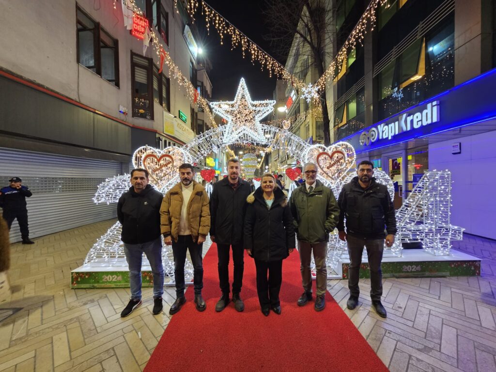 Vatandaşın ayağına kırmızı halı serdi