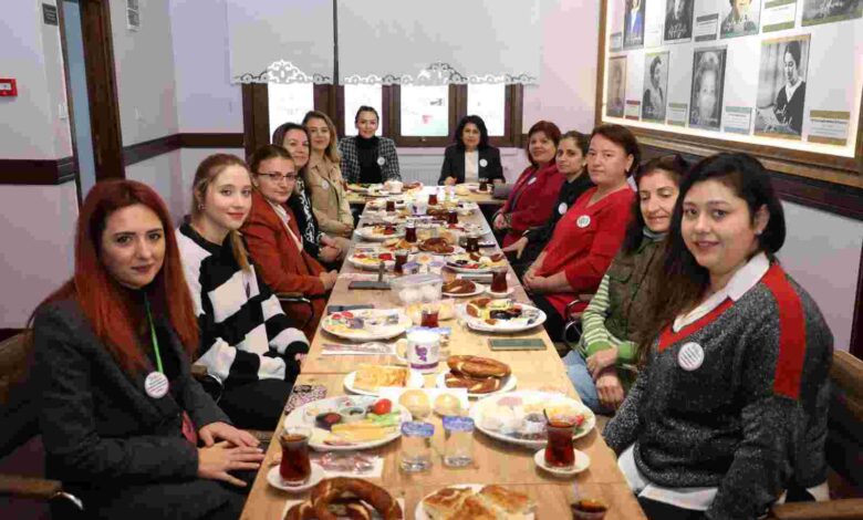 İzmit’in kadın yöneticileri Dünya Kadın Hakları Günü’nde buluştu