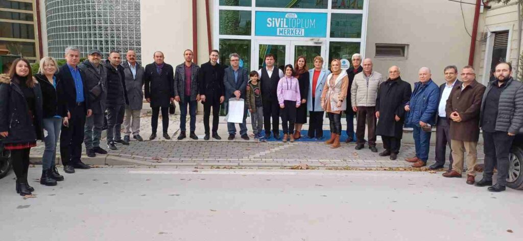 Kocaeli Aydınlar Ocağı, Dünyaca Ünlü İzmitli Karikatürist Murat Yılmaz'ı Konuk Etti