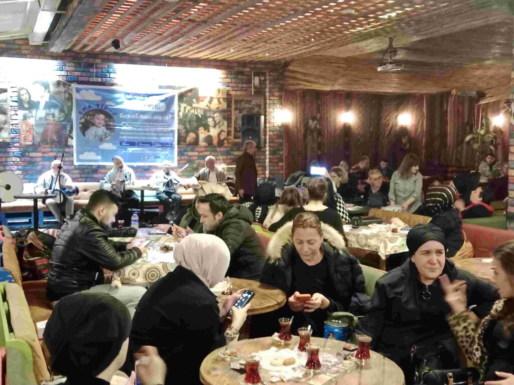 “Mehmet Aslan Yaşasın” kampanyası, İzmit Kilim Kafe'de Sıra Gecesi ile devam etti