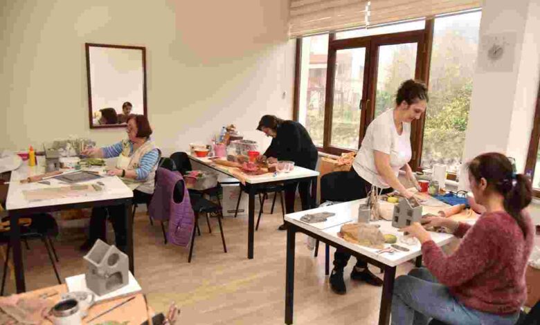 Seramik Kursu Kartepeli kadınlardan büyük ilgi görüyor