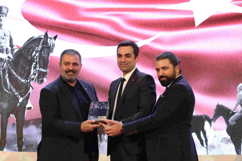 Yıldız Demir Çelik’in katkıları ile Zaferin Yolu - Ruhundaki Ateş Seyirci İle Buluştu